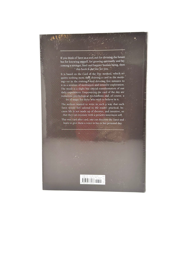 Tarot: A Card a Day By Lavinia Pinello & Valeria Menozzi