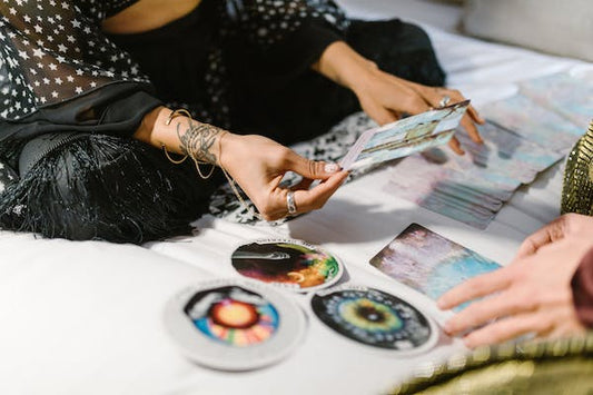 How Can Oracle And Tarot Card Readings Enhance Your Life?